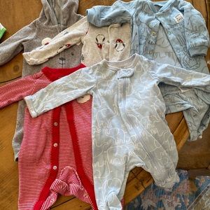 Newborn boys - lot of 5 one pieces/pjs